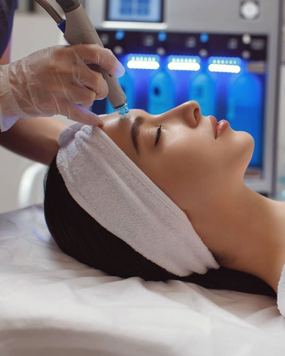 LIMPIEZA FACIAL PROFUNDA HYDROBOOST + ANÁLISIS DE LA PIEL CON IA